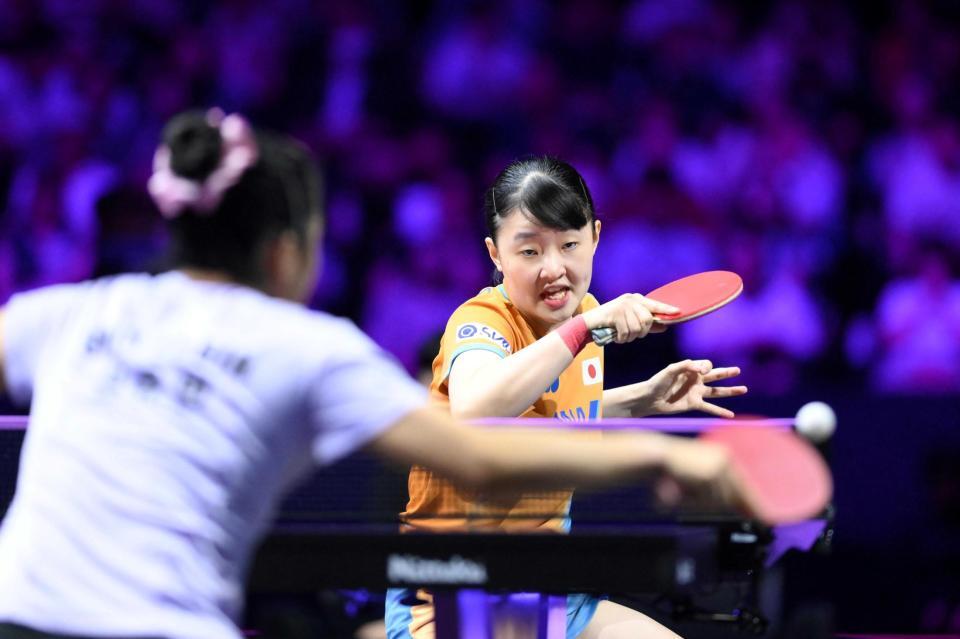 　スマッシュを決める張本美和（撮影・堀内翔）