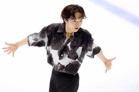 　男子ＳＰ　演技する鍵山優真