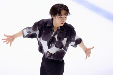 　男子ＳＰで演技する鍵山優真