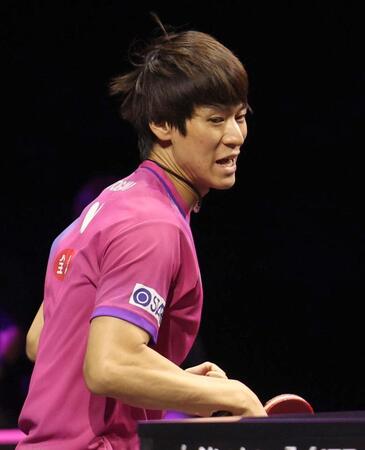 第２ゲームをとり、喜ぶ戸上隼輔＝横浜ＢＵＮＴＡＩ（撮影・佐々木彰尚）