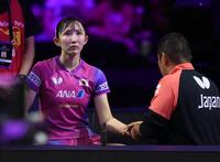 　第５ゲーム、メディカルタイムアウトを取る早田ひな（撮影・堀内翔）