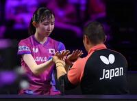 　第５ゲーム、メディカルタイムアウトを取る早田ひな（撮影・堀内翔）