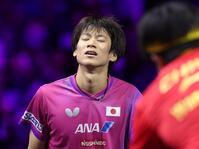 　第５ゲーム、厳しい表情を見せる戸上隼輔（撮影・佐々木彰尚）