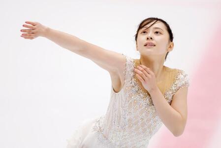 　演技する三宅咲綺