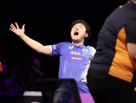 　優勝し叫ぶ張本智和（撮影・佐々木彰尚）