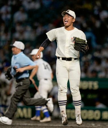 日大三の近藤、ピンチで笑み　味方のミス救い１２８球完投