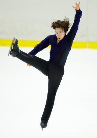 鍵山が優勝、山本２位　フィギュアのサマーカップ