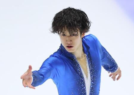 　シニア男子フリーで演技する山本草太