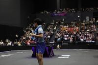 　第２ゲームの前、会場の照明がついて試合が中断する（撮影・佐々木彰尚）