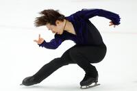 　演技する鍵山優真