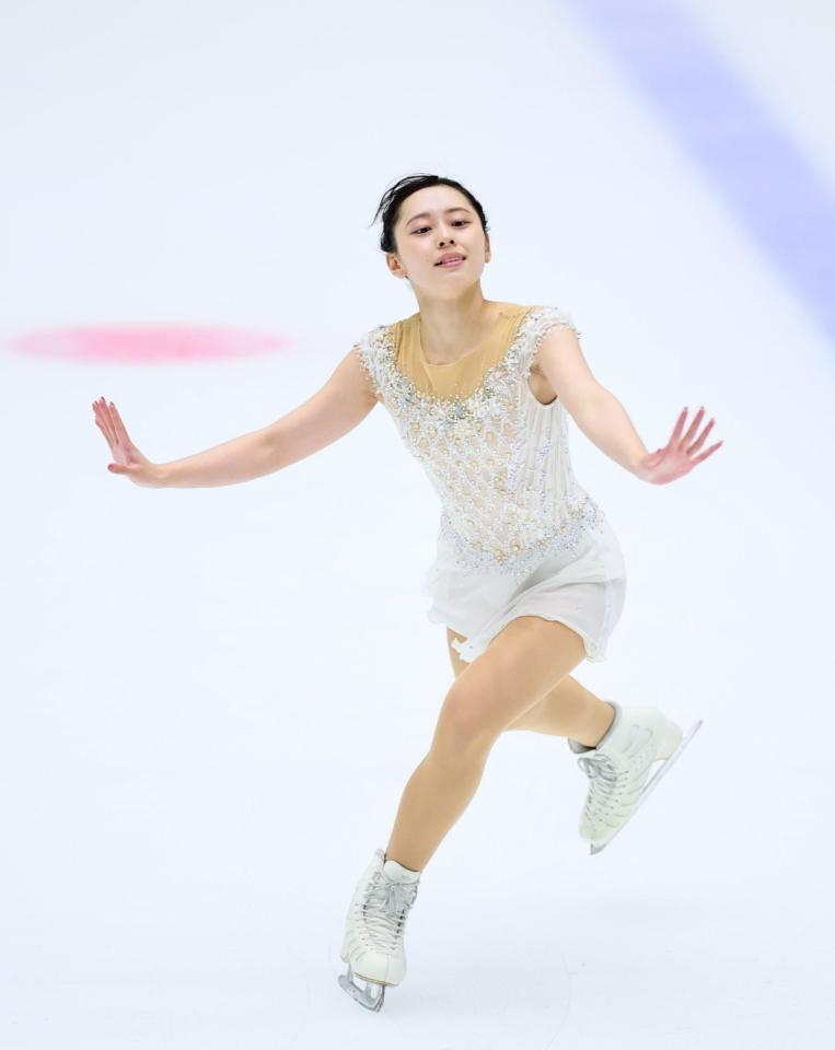 　シニア女子ＳＰで演技する三宅咲綺