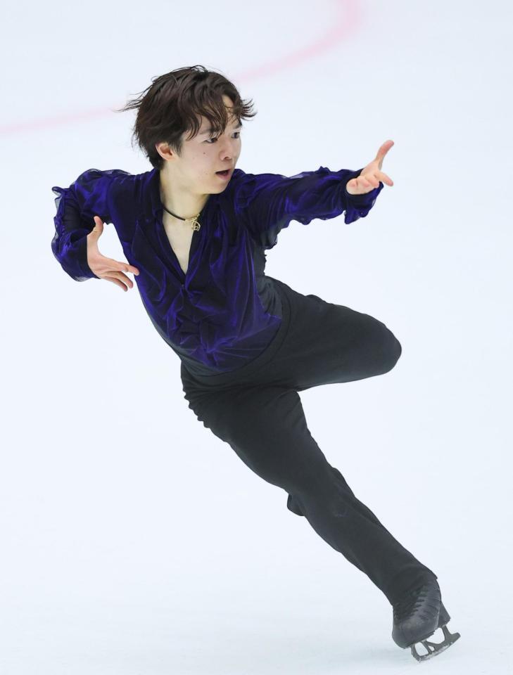 　シニア男子フリーで演技する鍵山優真