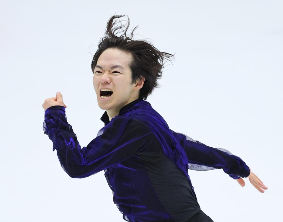 　シニア男子フリーで演技する鍵山優真