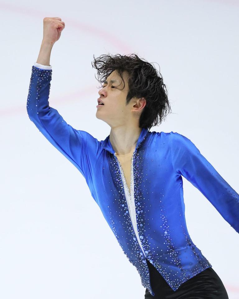 　シニア男子フリーで演技する山本草太