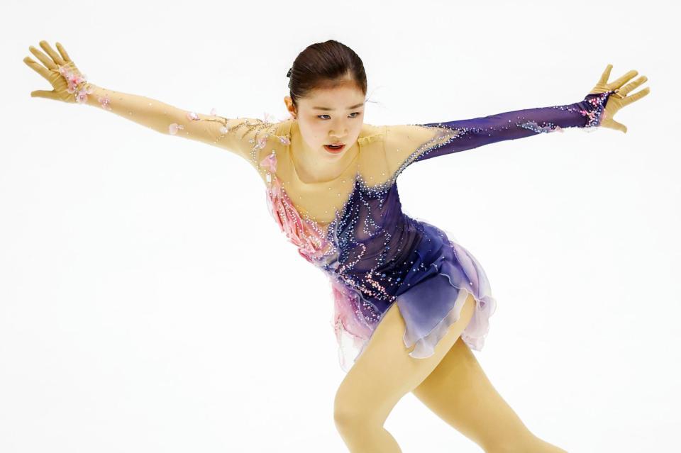 　演技する千葉百音