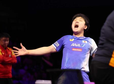 張本智和が世界王者下しＶ　２勝１２敗、直近８連敗の相手を最大の武器封印で圧倒　喜び爆発「うれしいより信じられない」