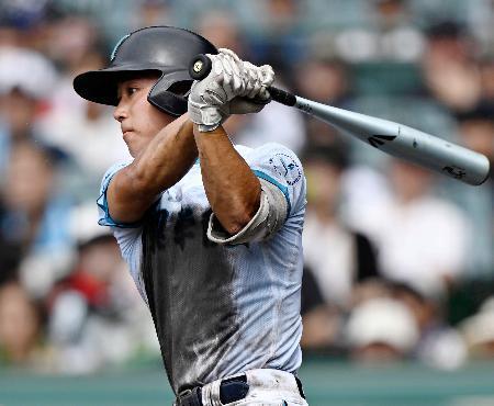 　聖光学院-山梨学院　７回裏山梨学院２死一、二塁、萬場が左前に決勝打を放つ＝甲子園