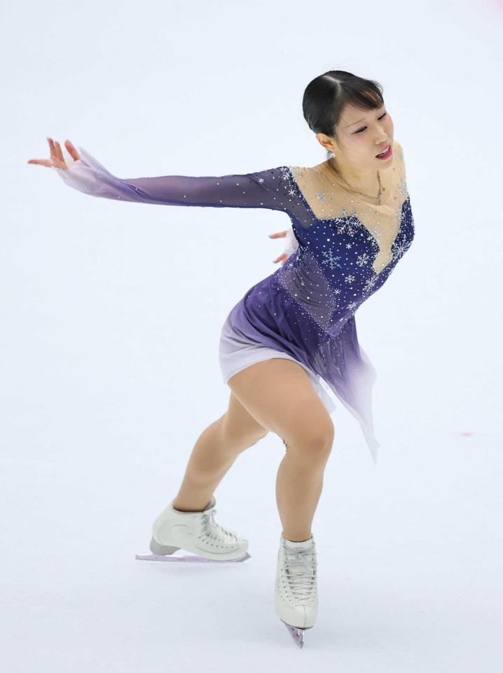 　シニア女子ＳＰで演技する三原舞依