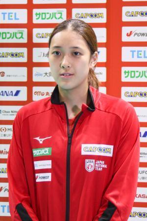 　取材に応じるバレーボール女子日本代表の佐藤＝１３日、東京都内