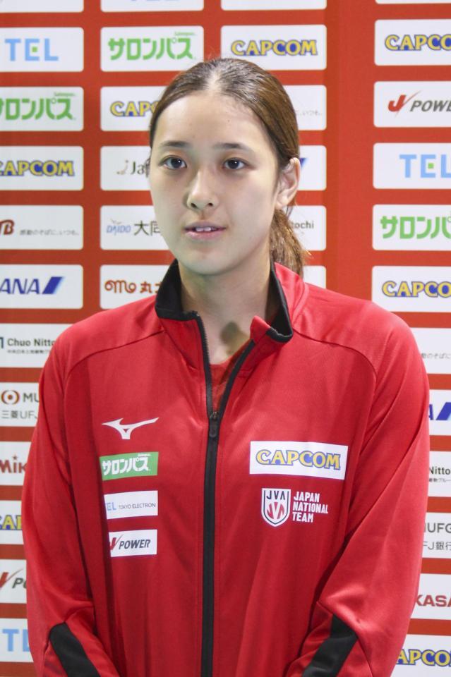 　取材に応じるバレーボール女子日本代表の佐藤