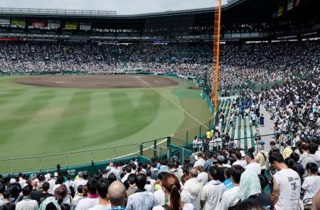 甲子園で今年も黙とう　戦没者慰霊、平和祈る