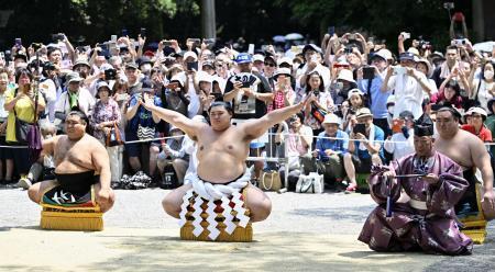 大の里、父勤務会社が化粧まわし　「北陸貨物運輸」絵柄は太陽