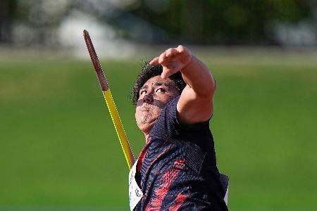 　男子やり投げで３位の崎山雄太＝福井県営陸上競技場