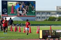 　男子１００メートル予選で柳田大輝が出した９秒92（追い風参考記録）の電光表示