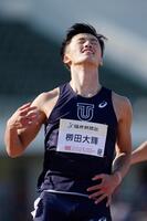 　男子１００メートル予選　９秒92でゴール後、追い風参考記録となり天を仰ぐ柳田大輝