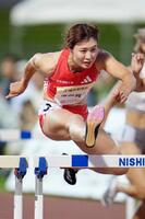 　女子１００メートル障害決勝　力走する福部真子