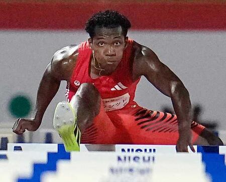 　男子１１０メートル障害決勝　力走する村竹ラシッド