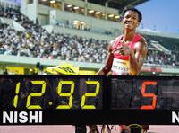 　男子１１０メートル障害で１２秒９２の日本新を樹立した村竹ラシッド＝福井県営陸上競技場