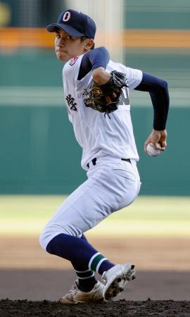 　東洋大姫路戦に先発した沖縄尚学・新垣有＝甲子園