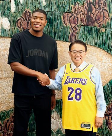 ＮＢＡ八村塁「子どもに夢を」　愛知知事へ県内での活動報告