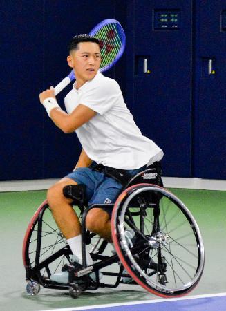 　練習を公開した車いすテニス男子の小田凱人＝名古屋市