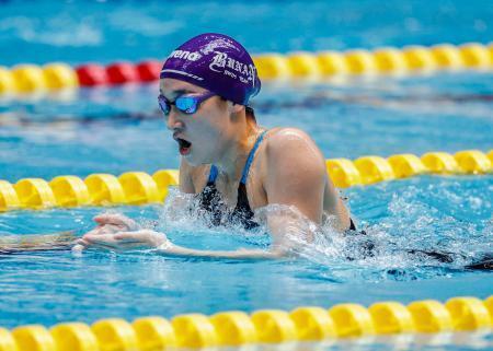 　女子４００メートル個人メドレー決勝　優勝した武南・高山紫妃の平泳ぎ＝ひろしんビッグウェーブ