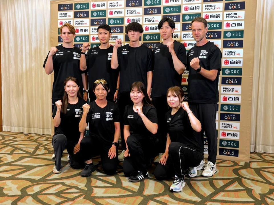 　取材会を行ったｔｅａｍＧＯＬＤの（上列左から）ウィリアムソンアシスタントコーチ、寧、野々村、土屋、ヨハンコーチ（下列左から）韓、高木、堀川、佐藤