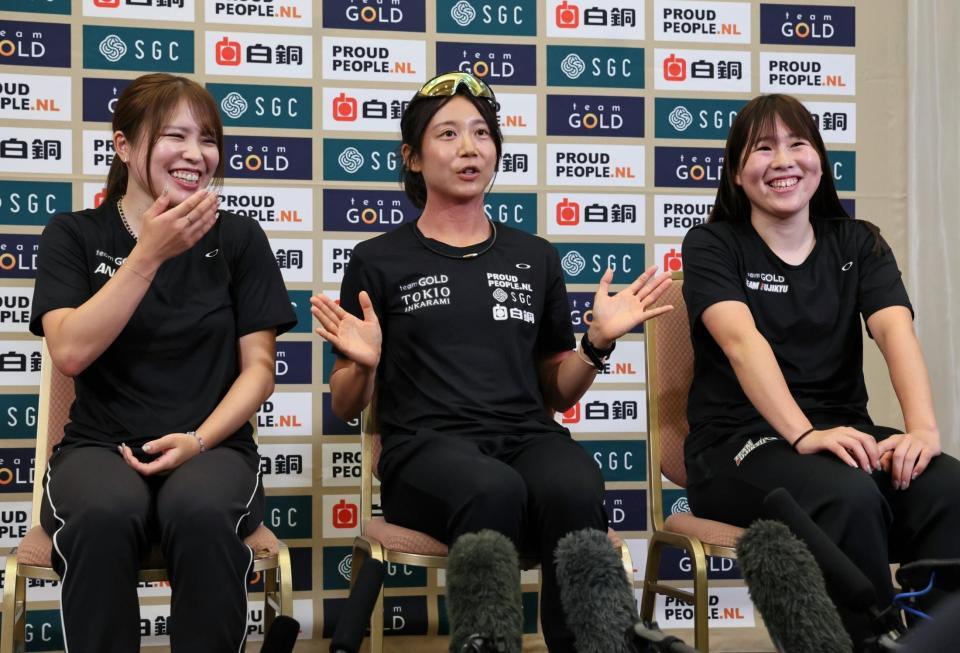 　インタビューに答える（左から）佐藤綾乃、高木美帆、堀川桃香