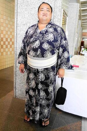 健康診断を受けた鳩岡＝両国国技館