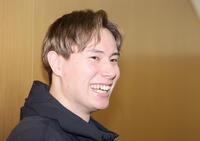 　取材に応じる高橋藍（撮影・石井剣太郎）