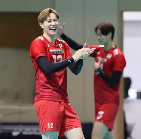 【写真】高橋藍 清楚系黒髪男子から激変→イメージがらり大物ハリウッド俳優風ヘアに