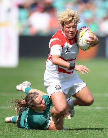 　アイルランド戦で突破を図る日本の公家＝英ノーサンプトン（ロイター＝共同）