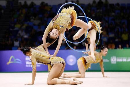 新体操　団体総合で初の金メダル獲得　分解危機から再結束　稲木も田口も西本も口にしたのは「感謝」