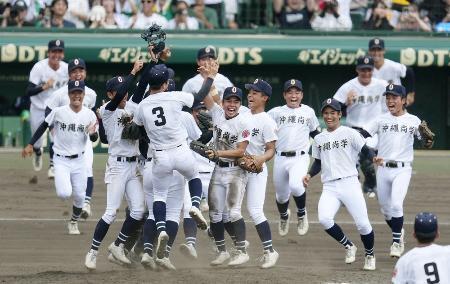 甲子園決勝、沖縄の視聴率４６％　平均世帯、瞬間最高は５２％