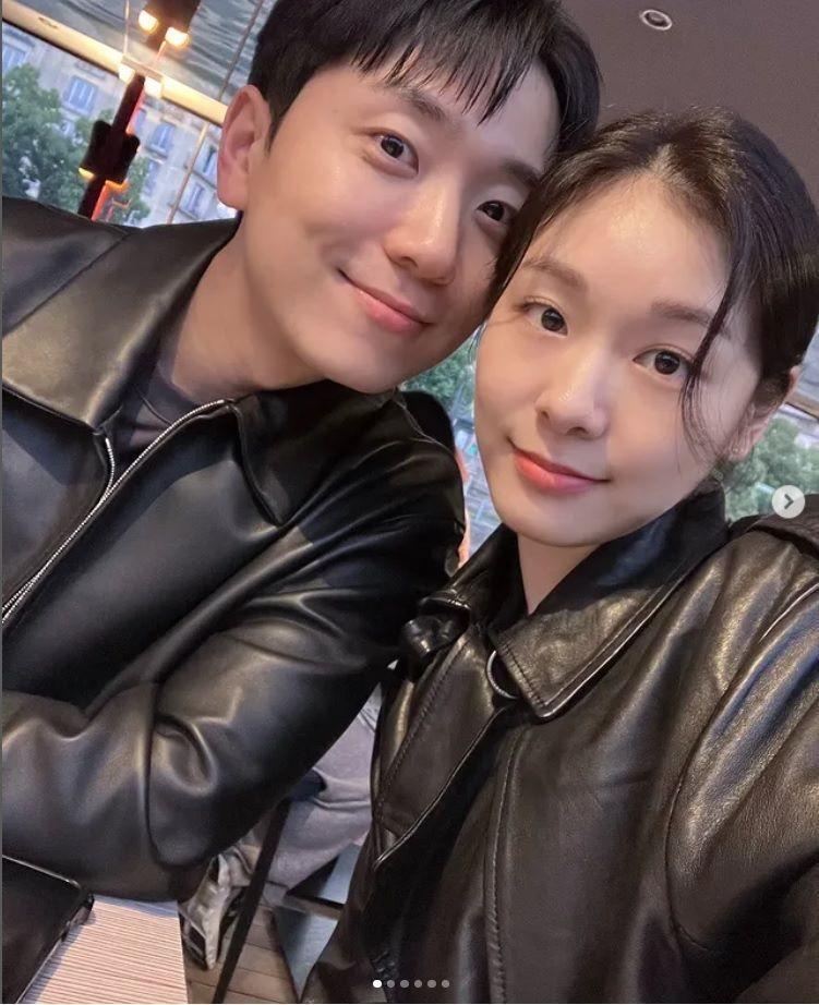 　キム・ヨナさんの公式インスタグラム＠ｙｕｎａｋｉｍより　２２年に結婚したキム・ヨナさんとコ・ウリム