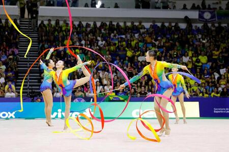 新体操　団体日本がリボン銀　前夜団体総合で金、西本「もう一度欲しかったので、悔しい」　鈴木主将「落下なければ『金』」