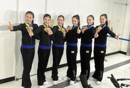 新体操フェアリージャパン 世界選手権初の「金」凱旋帰国 トラブル乗り越え…主将の熱い言葉に感極まる