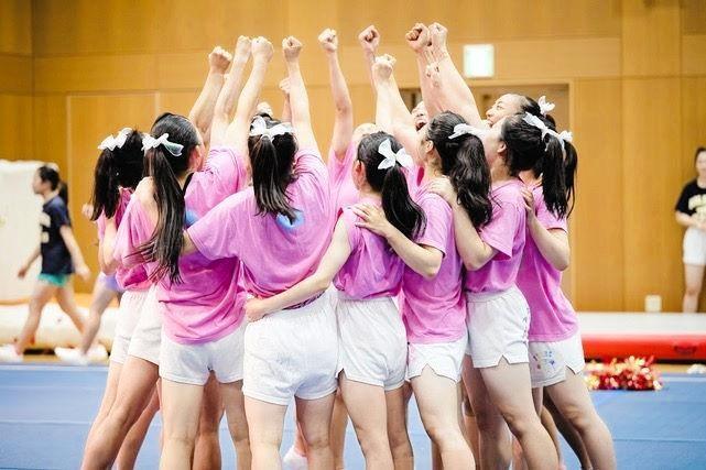 練習中に輪になって気持ちを高める箕面自由学園の選手たち（撮影・岩國英昭）