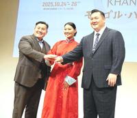 　トークイベントを行った（左から）ヒーロー・バートル氏、バイラ・ベル、白鵬翔さん