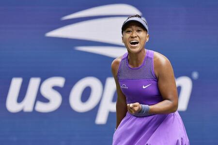 　女子シングルス２回戦でポイントを奪い、雄たけびを上げる大坂なおみ（共同）